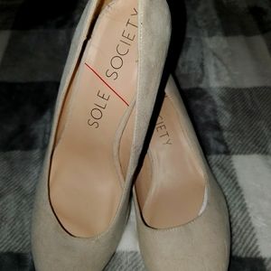 Bone color 9.5 suede shoes from Sole Society